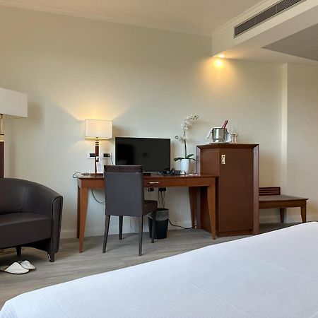 Hotel Capannelle Roma Exterior photo