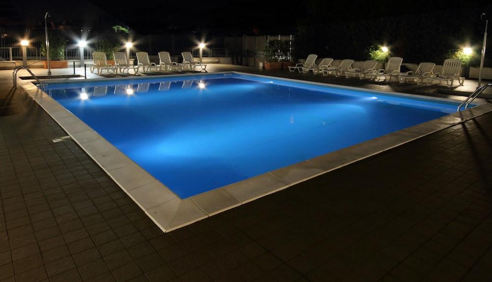 Hotel Capannelle Roma Exterior photo