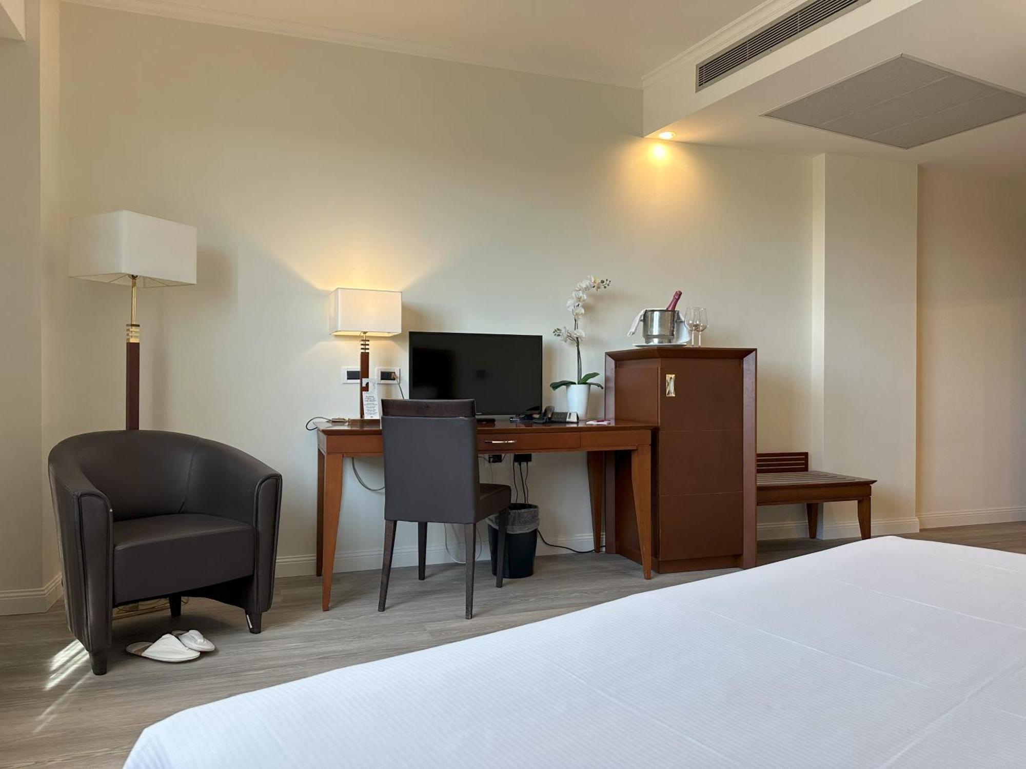 Hotel Capannelle Roma Exterior photo