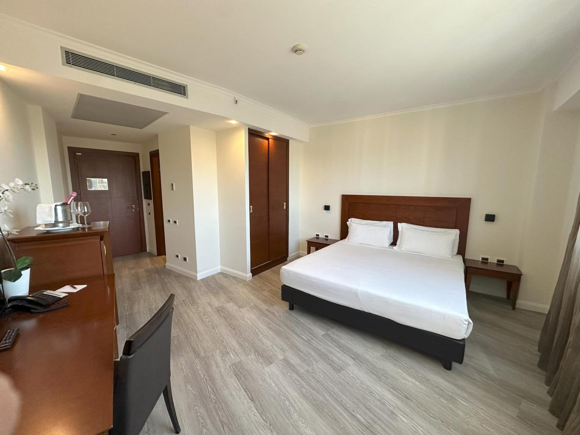 Hotel Capannelle Roma Exterior photo