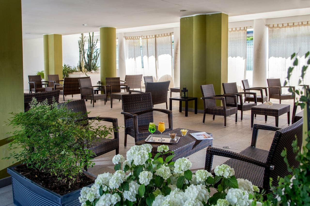 Hotel Capannelle Roma Exterior photo